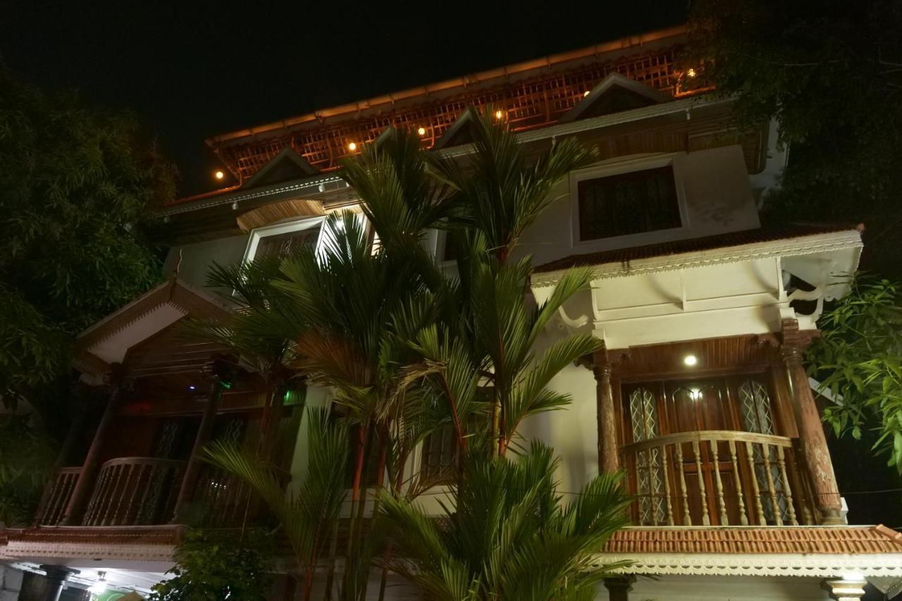Hotel White Rose Коччи Экстерьер фото
