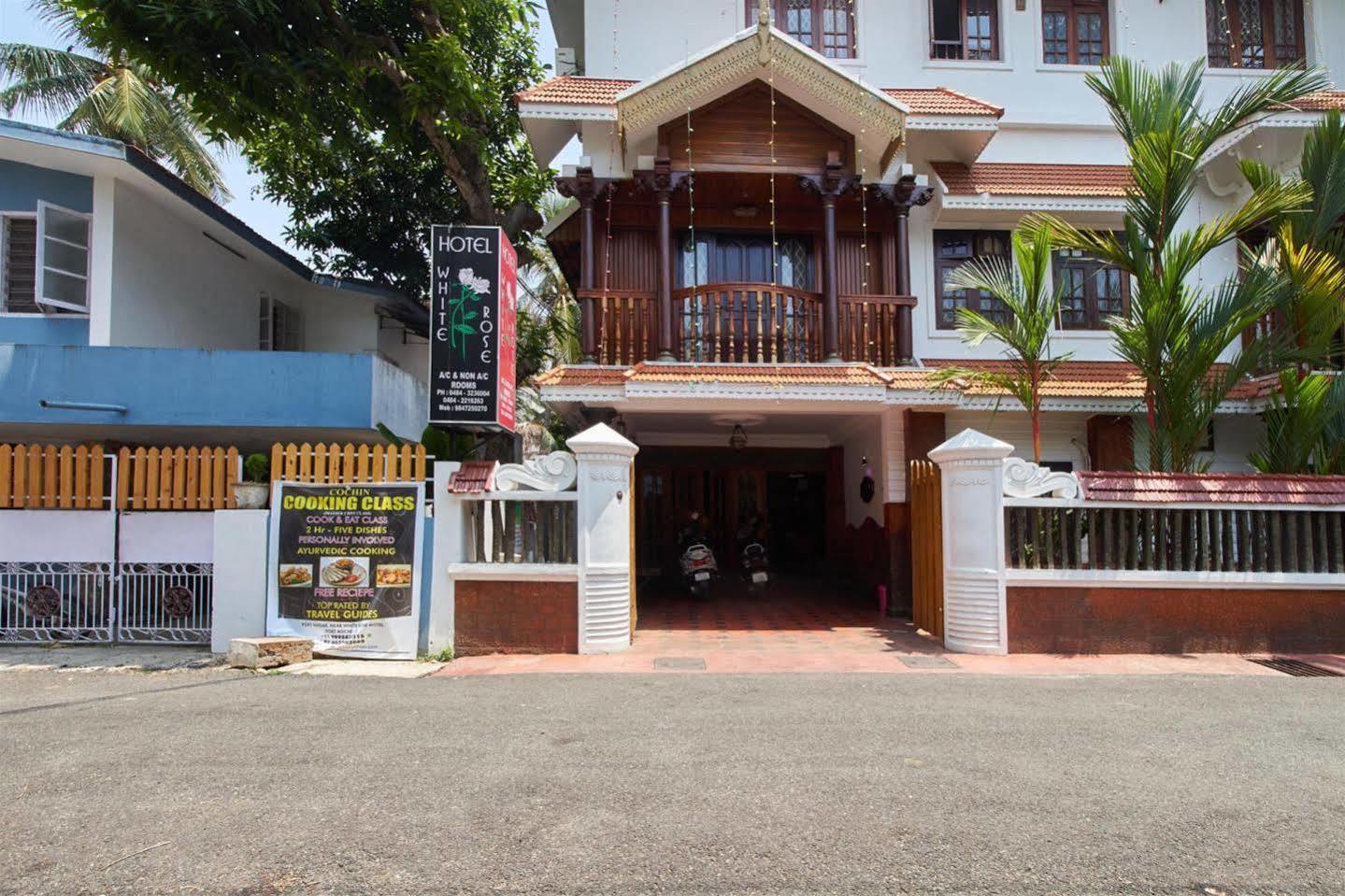 Hotel White Rose Коччи Экстерьер фото